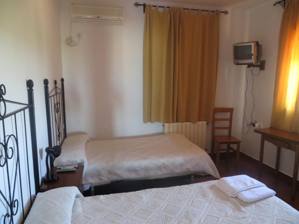 Valencia de las Torres Hostal Rest. Campoabierto חדר תמונה